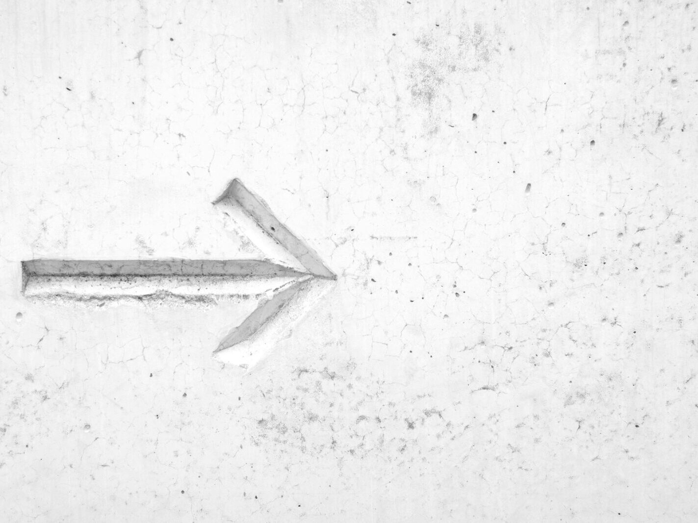 right arrow sign on wall
